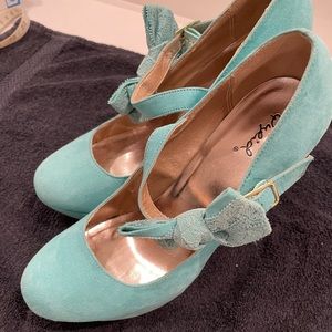 Qupid heels, 7 mint or light turquoise